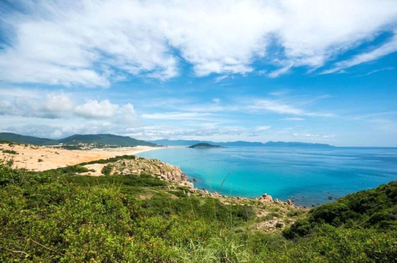 Nha Trang tháng 4: Biển xanh, nắng vàng!