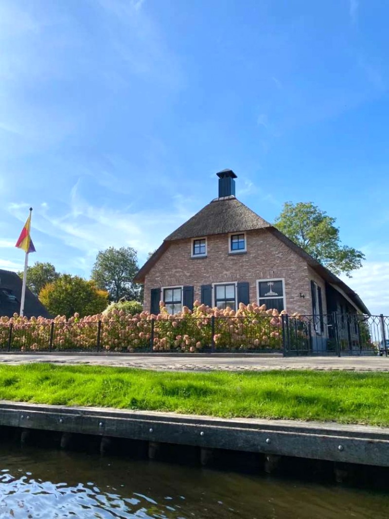 Làng Giethoorn: Xứ sở cổ tích gần Amsterdam.