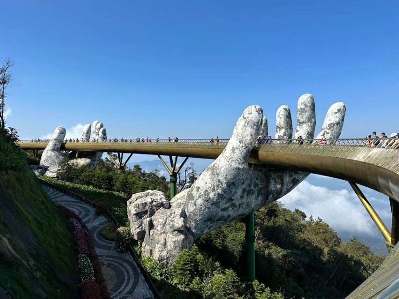 Cung Cự Giải (7/22 - 7/22): Du lịch biển, nghỉ dưỡng, khám phá văn hóa.